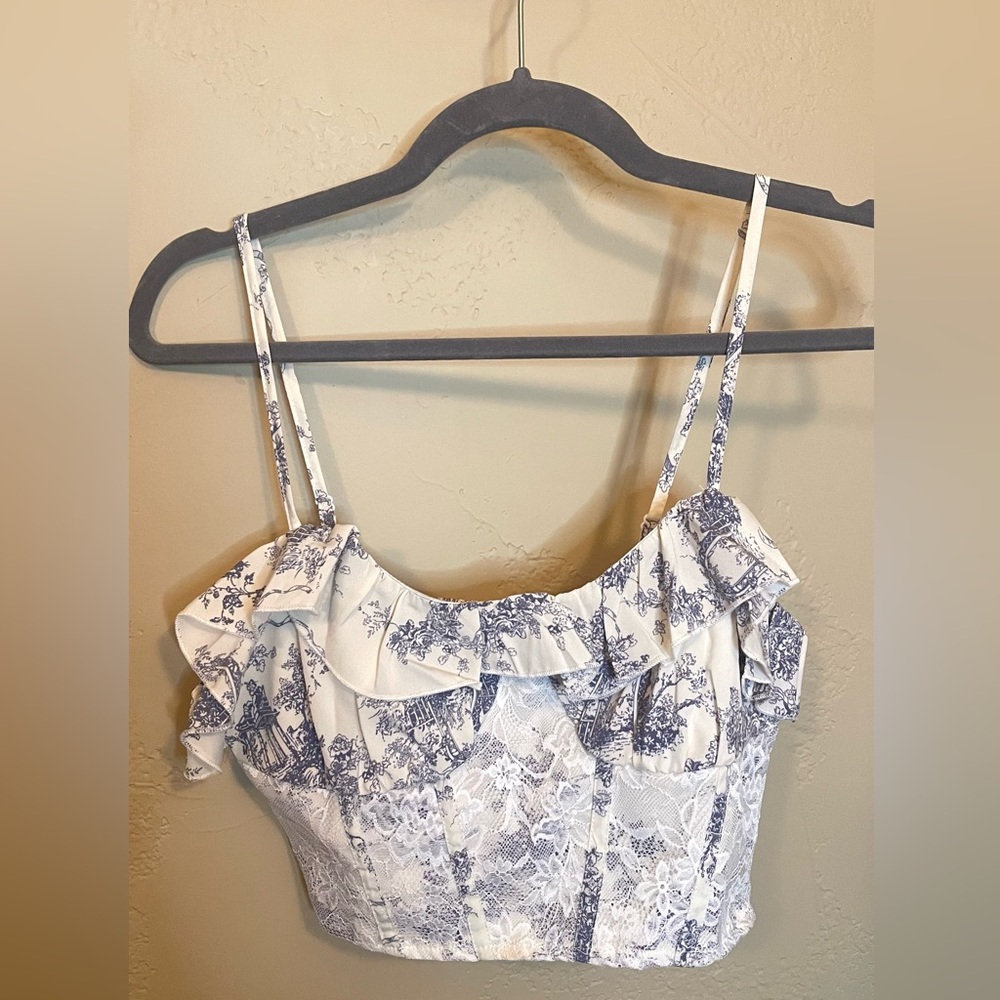 Crop top blue and white lace